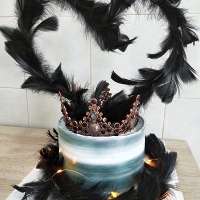 黑色羽毛皇冠蛋糕